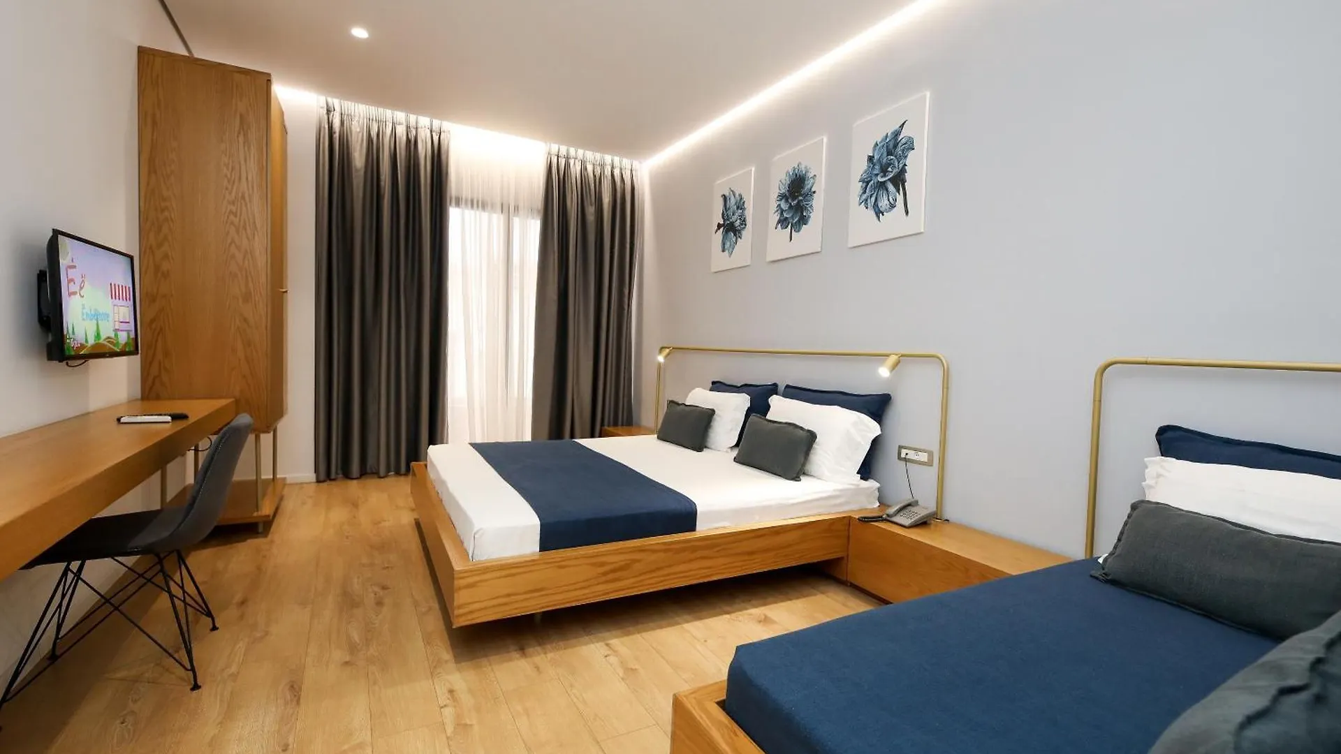 H&M Hotel Влёра 0*,