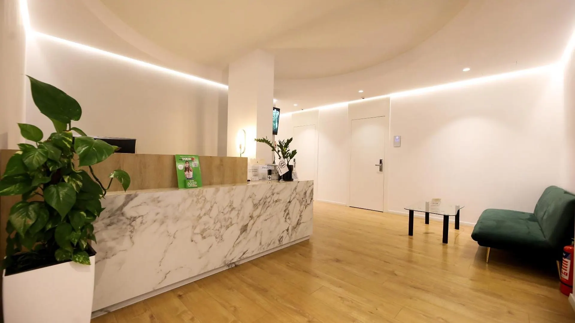 H&M Hotel Влёра