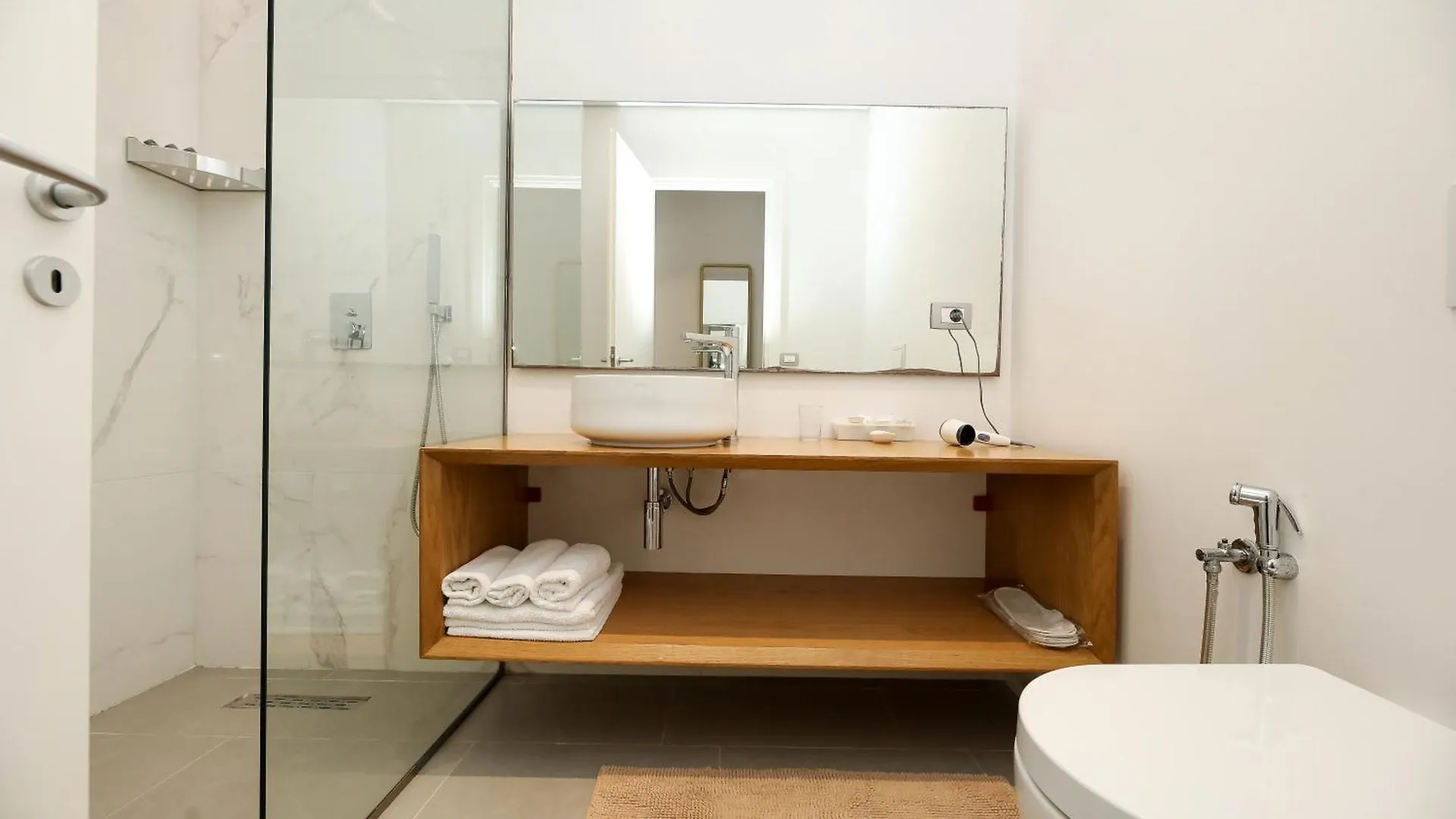 H&M Hotel B&B Vlorë