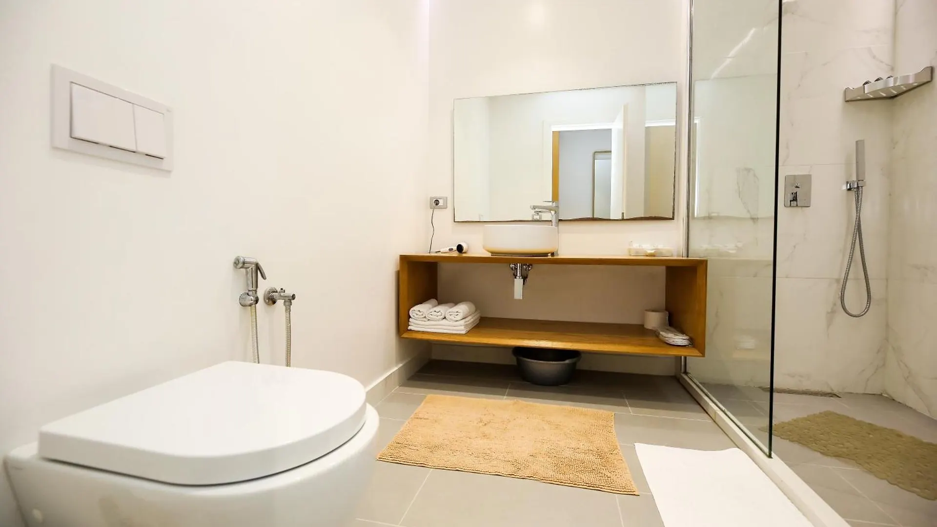 H&M Hotel B&B Vlorë